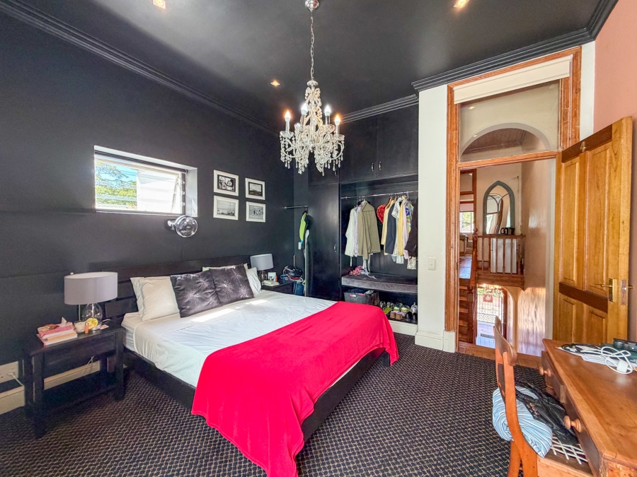 6 Bedroom Property for Sale in Green Point Western Cape